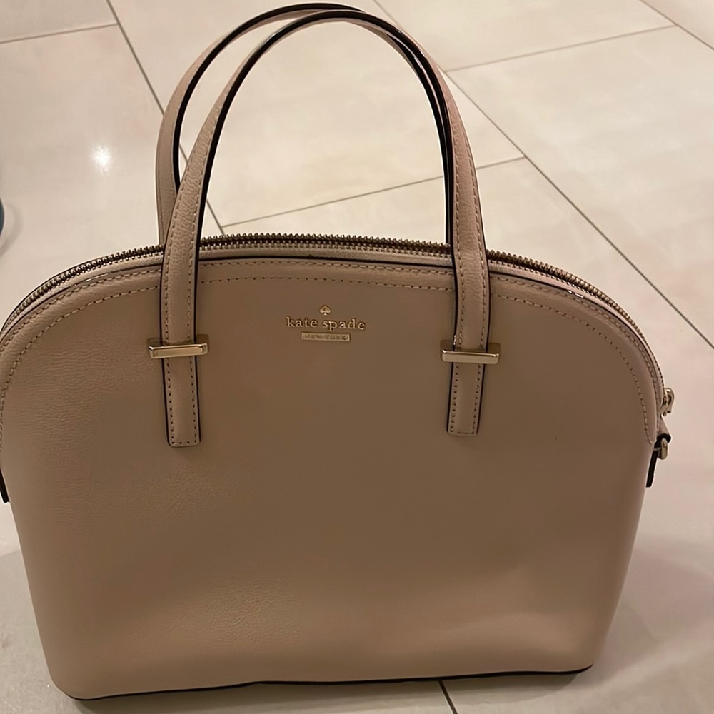 Kate spade bag! Includes shoulder strap